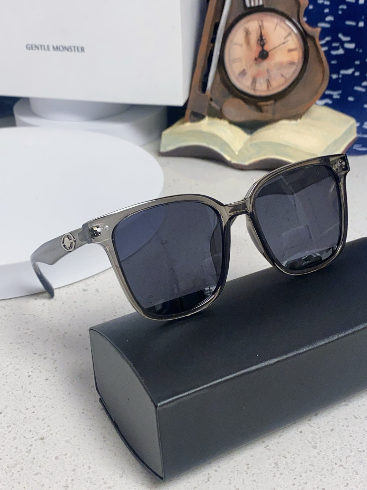 Gentle Monster Polarized Fashion Black Lens Sunglasses for Men & Wome - 488042 - detail image 10