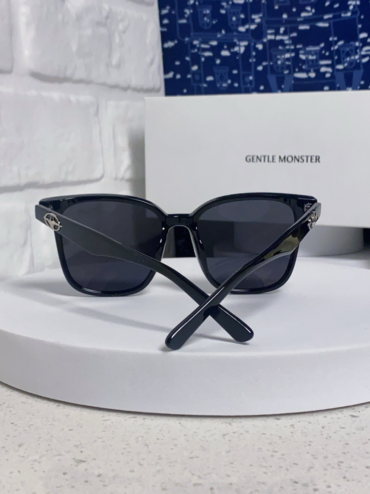 Gentle Monster Polarized Fashion Black Lens Sunglasses for Men & Wome - 488044 - detail image 3