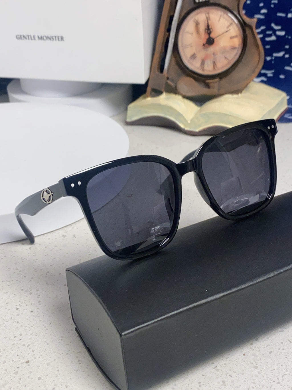 Gentle Monster Polarized Fashion Black Lens Sunglasses for Men & Wome - 488044 - detail image 10