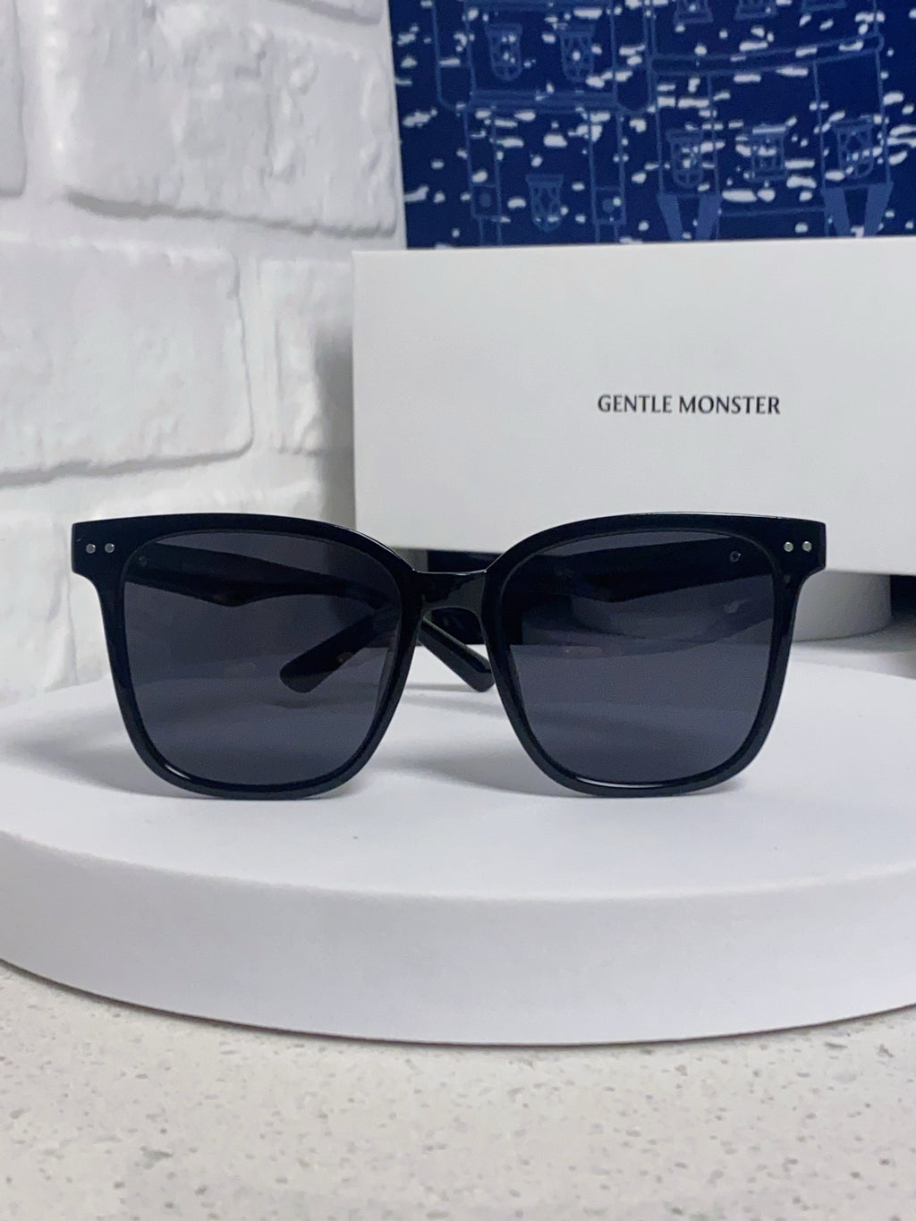 Gentle Monster Polarized Fashion Black Lens Sunglasses for Men & Wome - 488044 - detail image 2