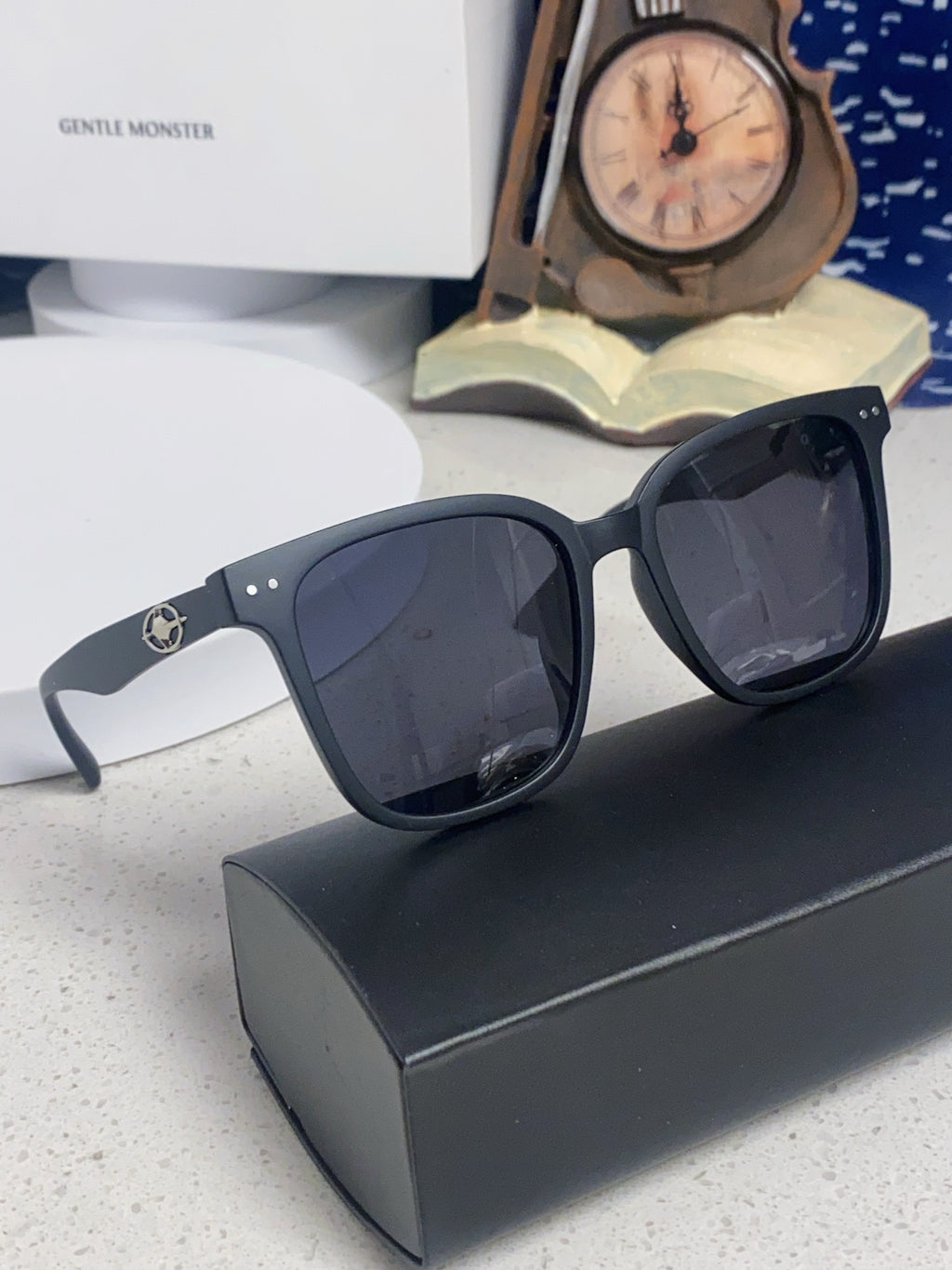 Gentle Monster Polarized Fashion Black Lens Sunglasses for Men & Wome - 358872 - detail image 10