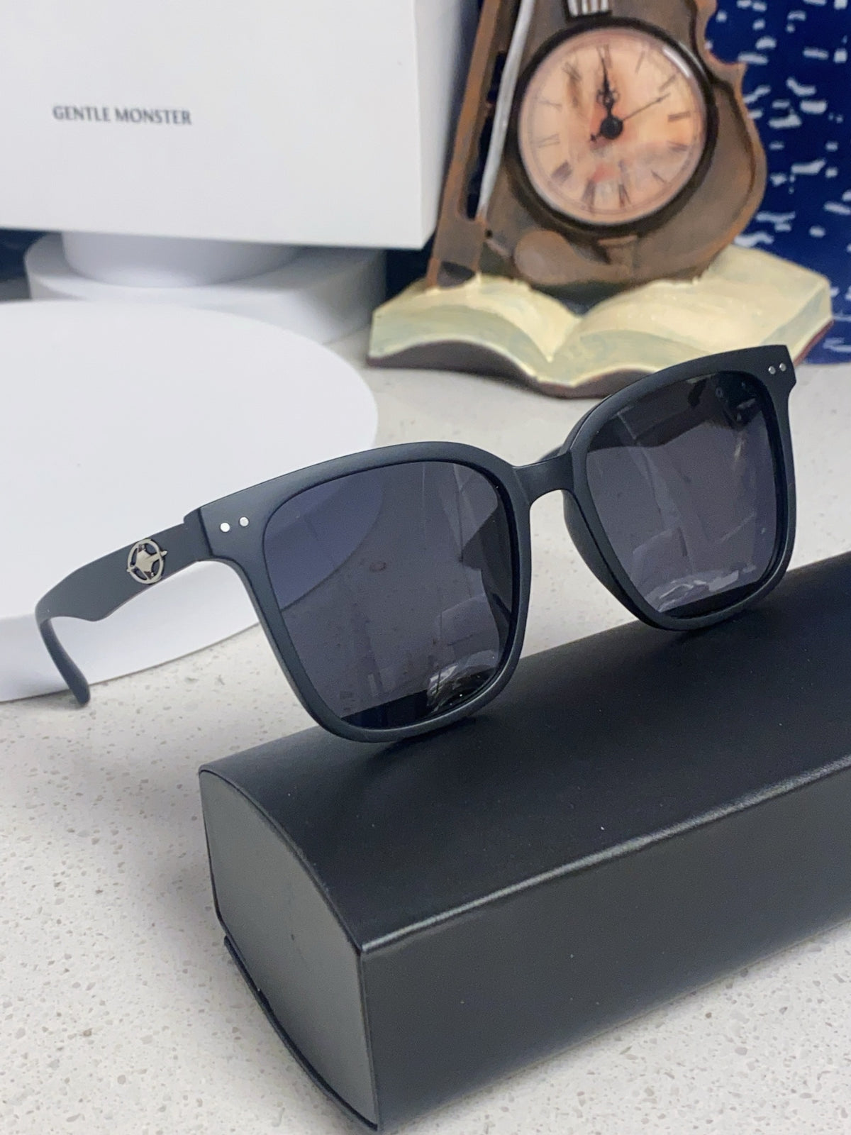 Gentle Monster Polarized Fashion Black Lens Sunglasses for Men & Wome - 358872 - detail image 10