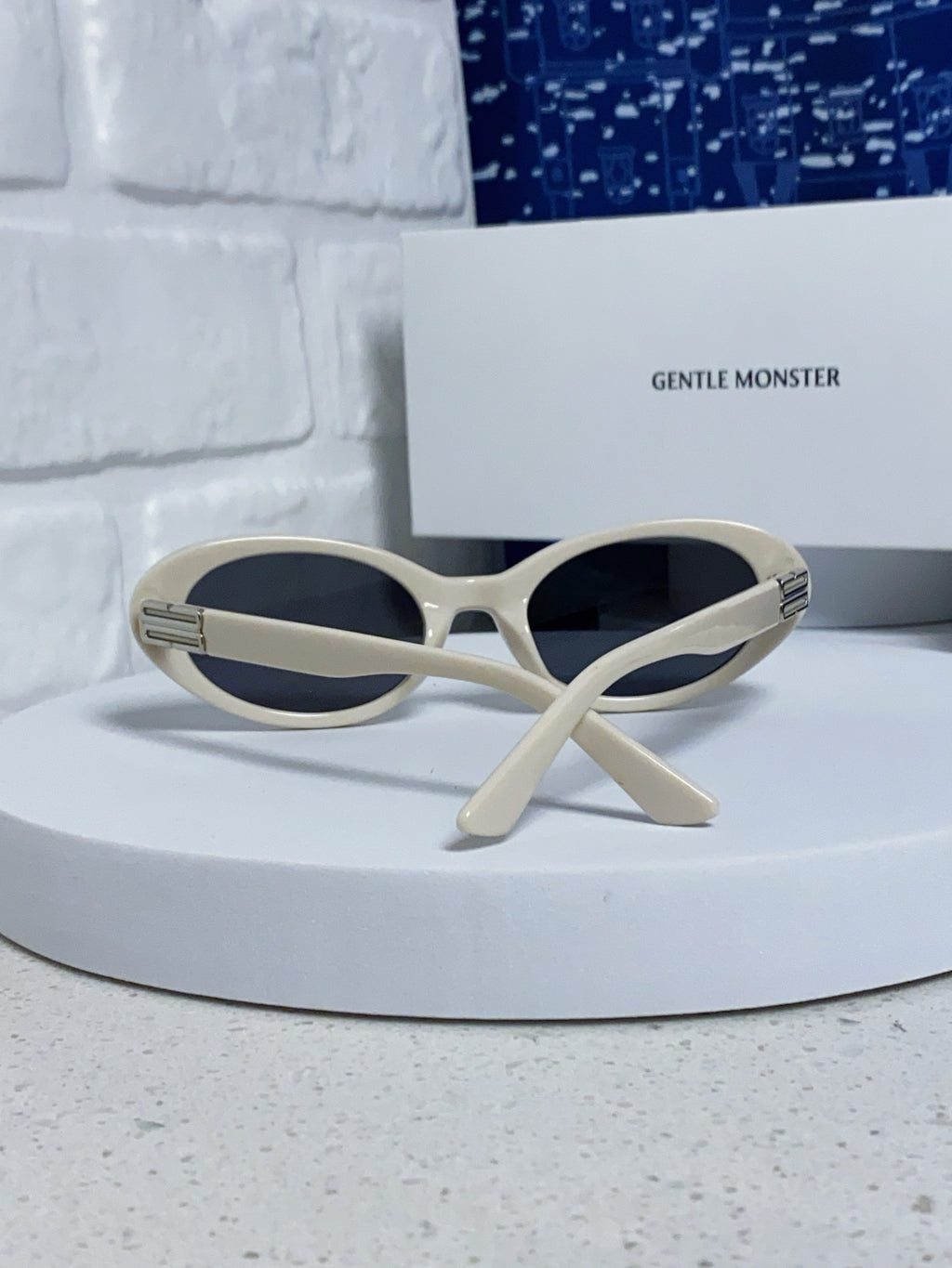 Gentle Monster JEANS Cat-Eye Silver Lens Sunglasses for Men & Women - detail image 3