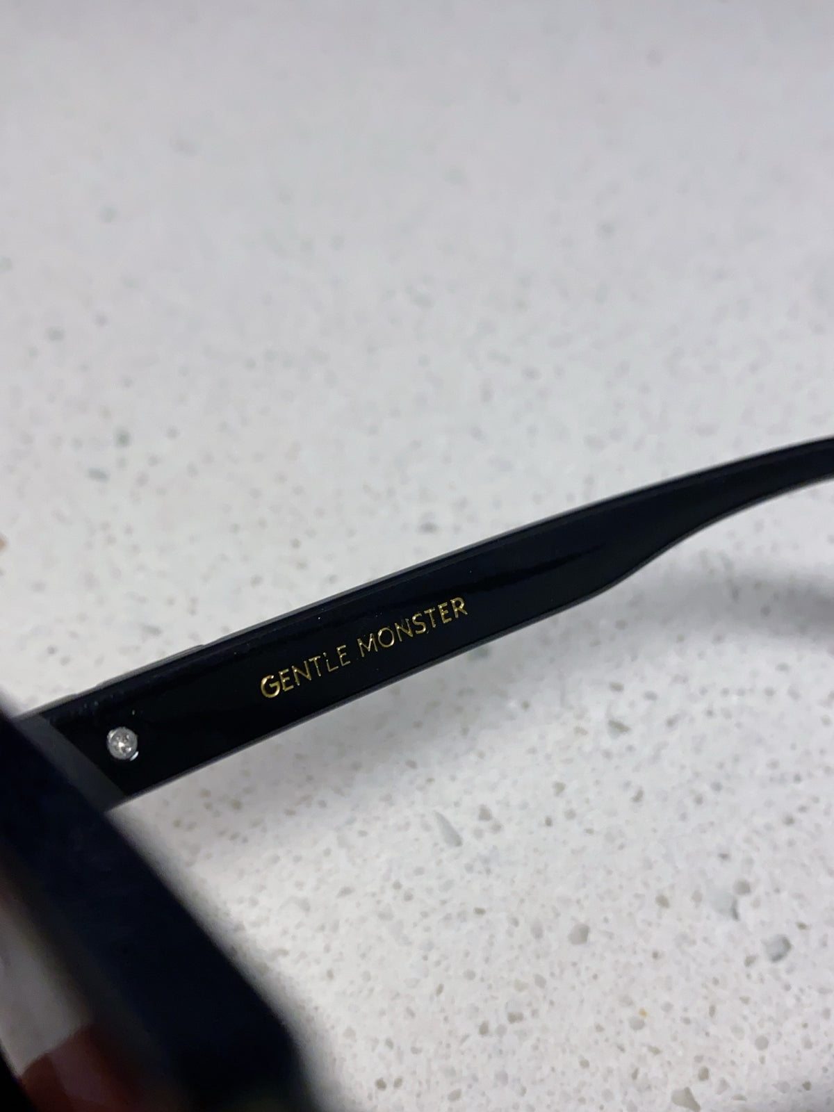 Gentle Monster JEANS Cat-Eye Black Lens Sunglasses for Men & Women - detail image 8