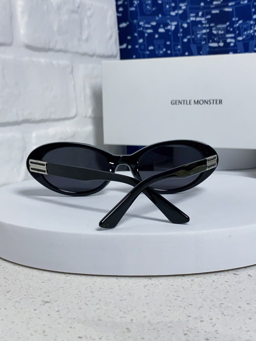 Gentle Monster JEANS Cat-Eye Black Lens Sunglasses for Men & Women - detail image 3