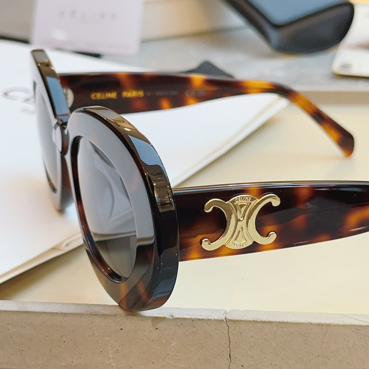 Celine CL40312U Fashion Black Lens Sunglasses for Men & Women - 382545 - detail image 3