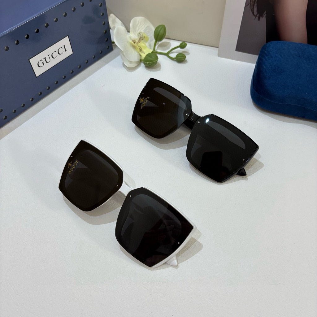 Gucci Oversized Black Lens Sunglasses for Men & Women - 448765 - detail image 2