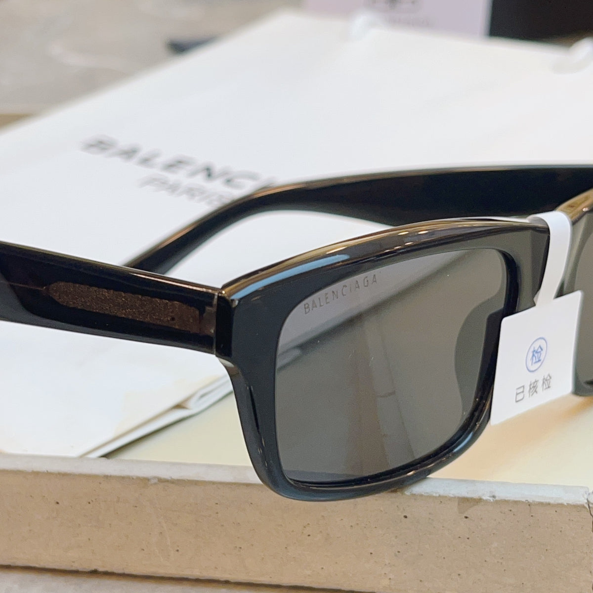 Balenciaga BB0424SK Fashion Black Lens Sunglasses for Men & Women - 416146 - detail image 7
