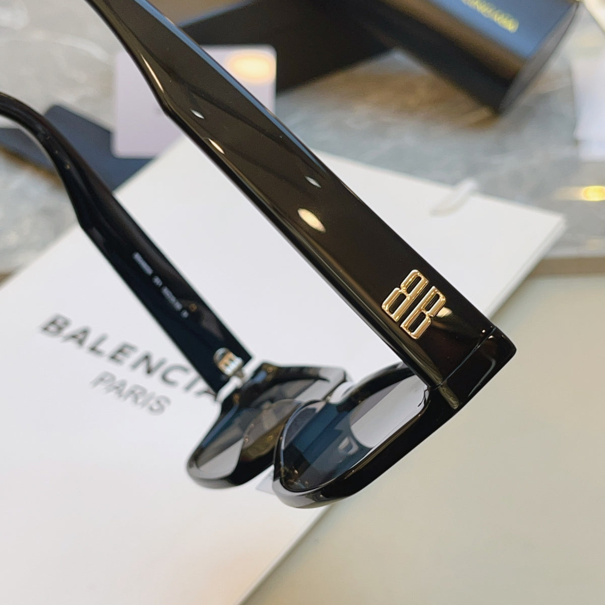 Balenciaga BB0480SK Fashion Black Lens Sunglasses for Men & Women - 487511 - detail image 8