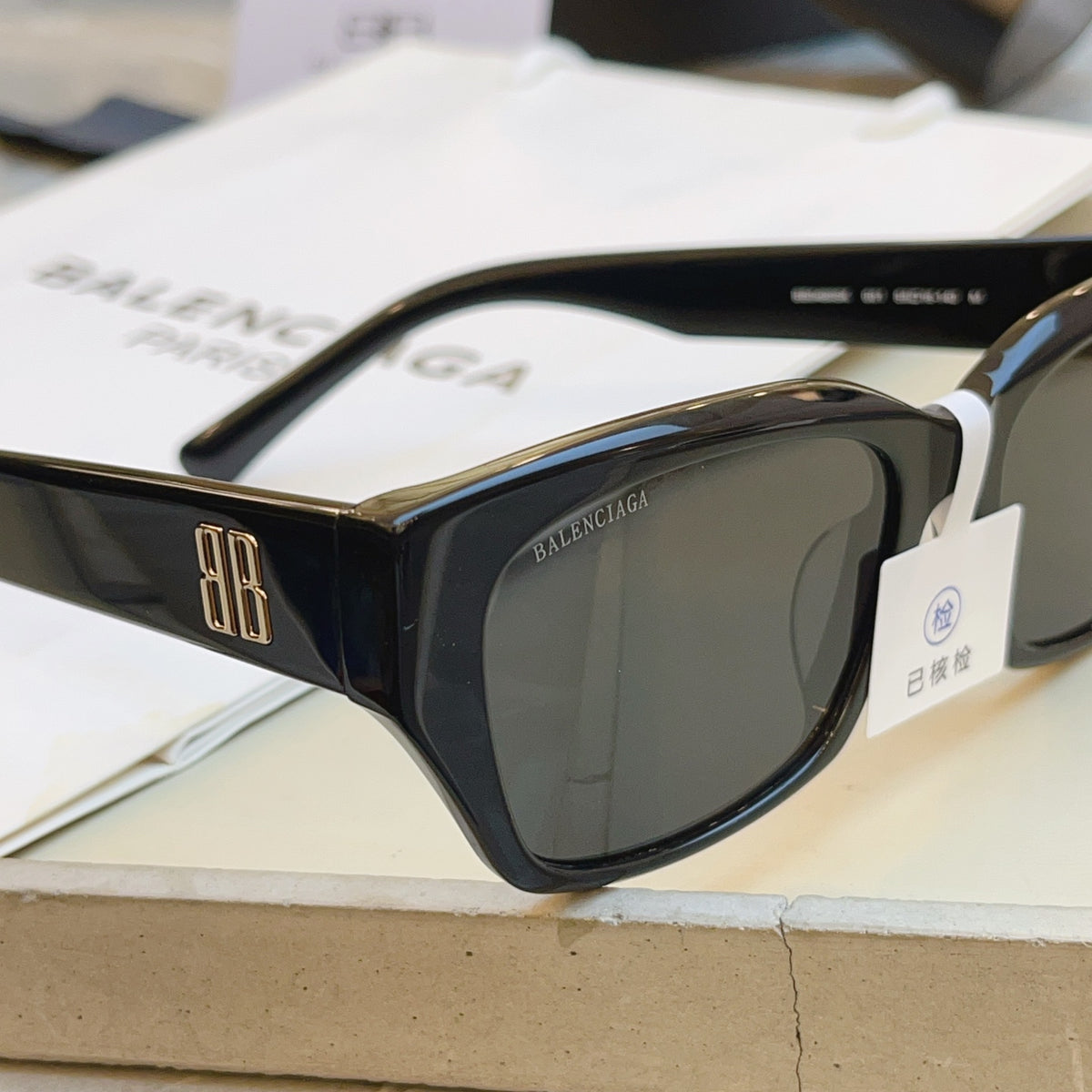 Balenciaga BB0480SK Fashion Black Lens Sunglasses for Men & Women - 487511 - detail image 7