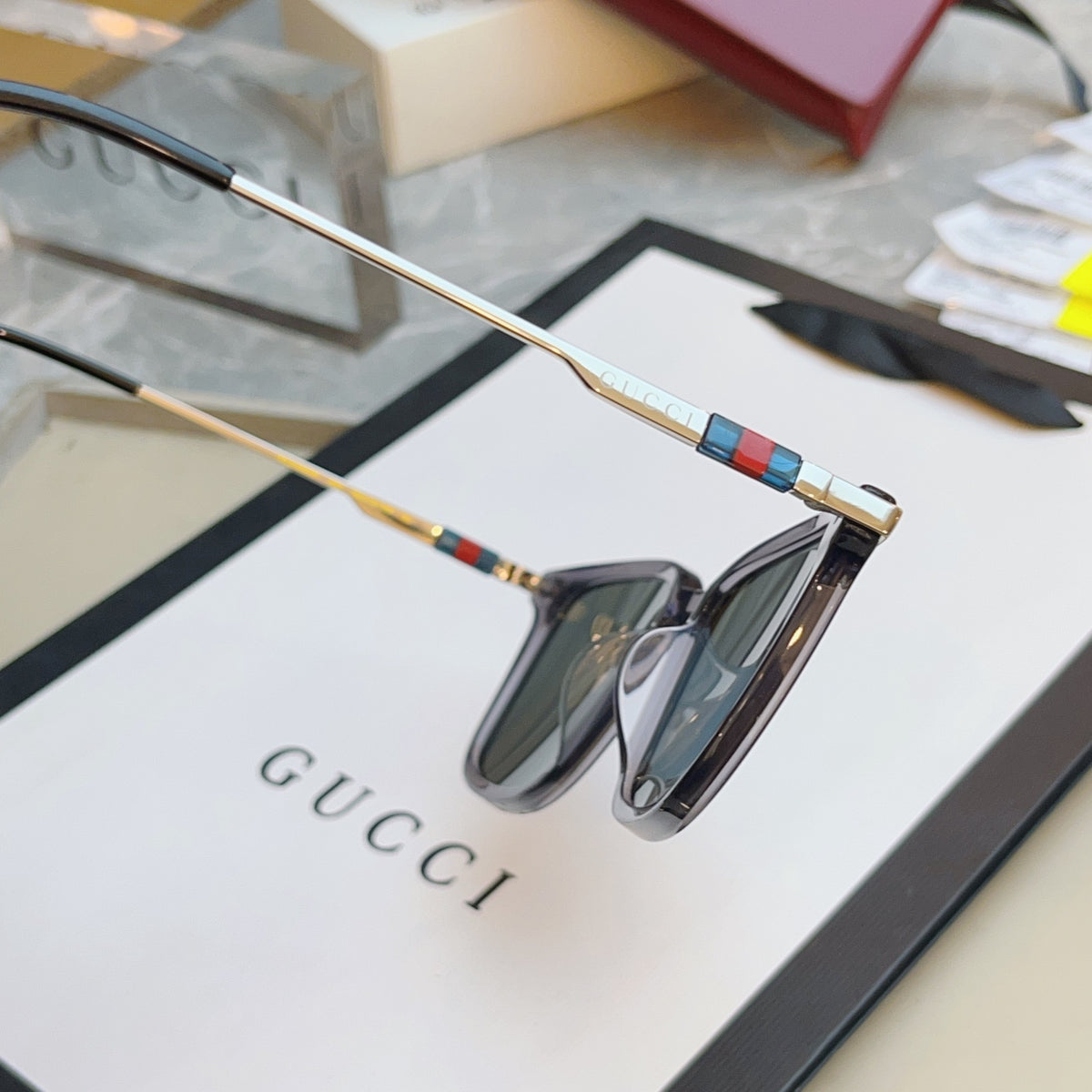 Gucci GG2246SK Fashion Gray Lens Sunglasses for Men & Women - detail image 2