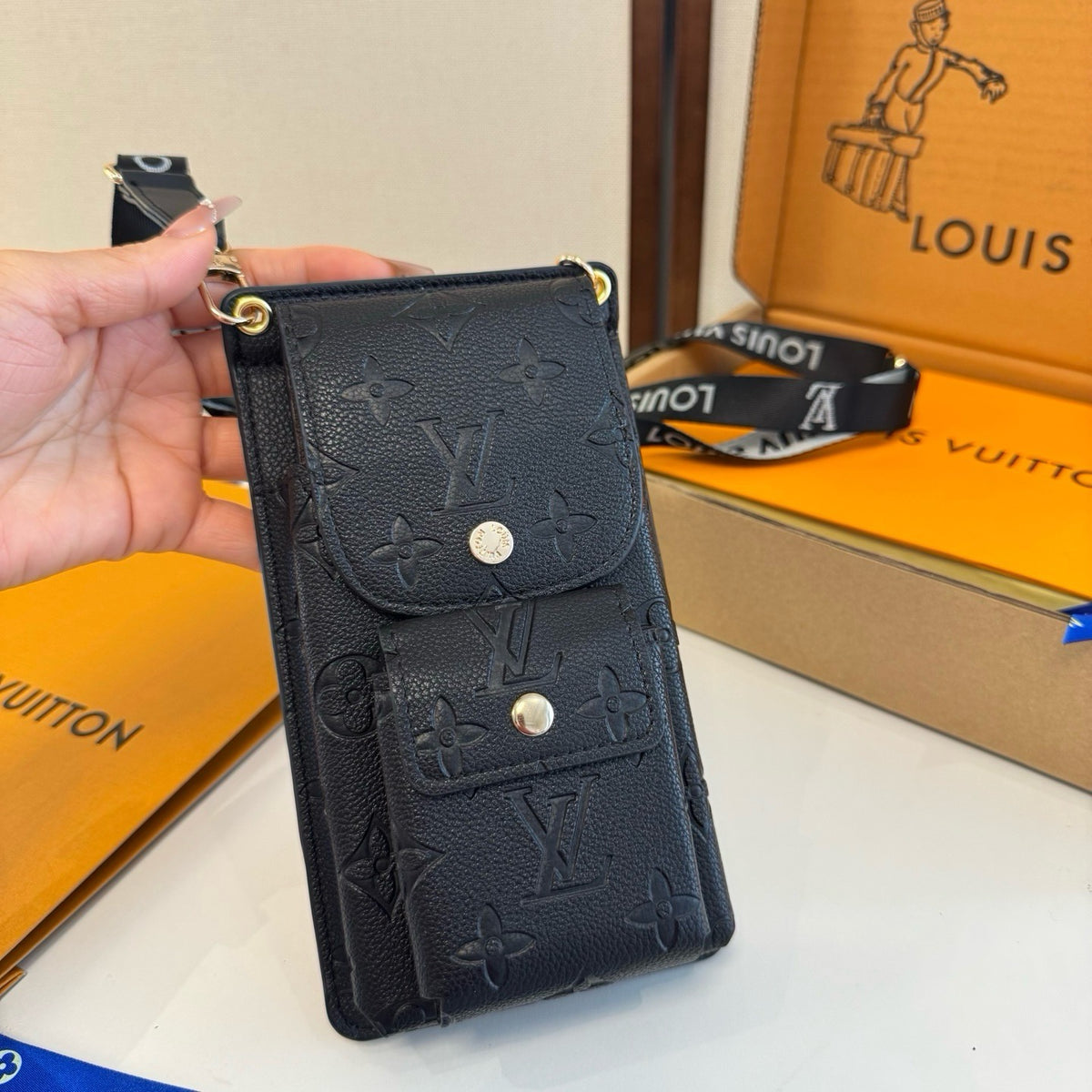 Louis Vuitton Fashion Black Lens Sunglasses for Men & Women - 493129 - detail image 9